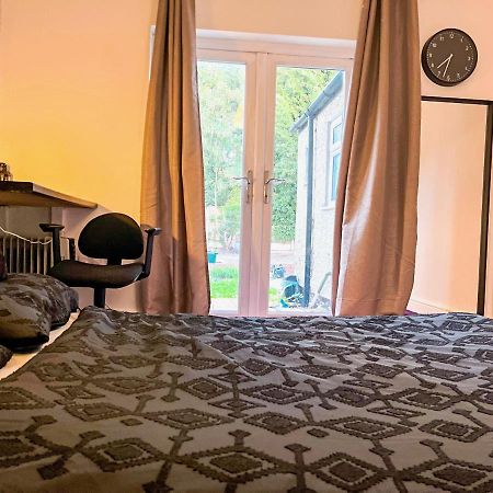 Bed and Breakfast Wolves Living Bushbury Екстер'єр фото