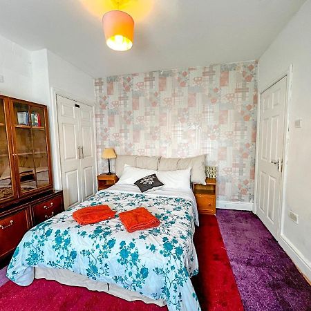 Bed and Breakfast Wolves Living Bushbury Екстер'єр фото