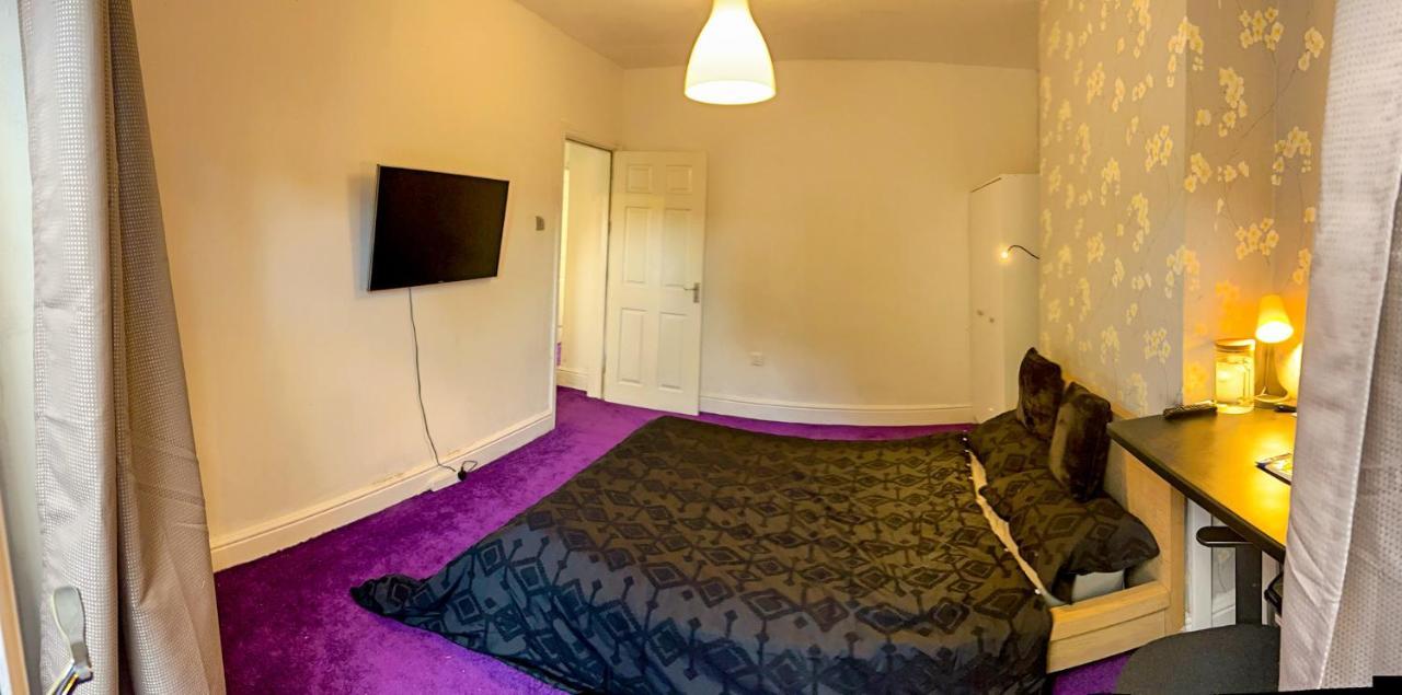 Bed and Breakfast Wolves Living Bushbury Екстер'єр фото