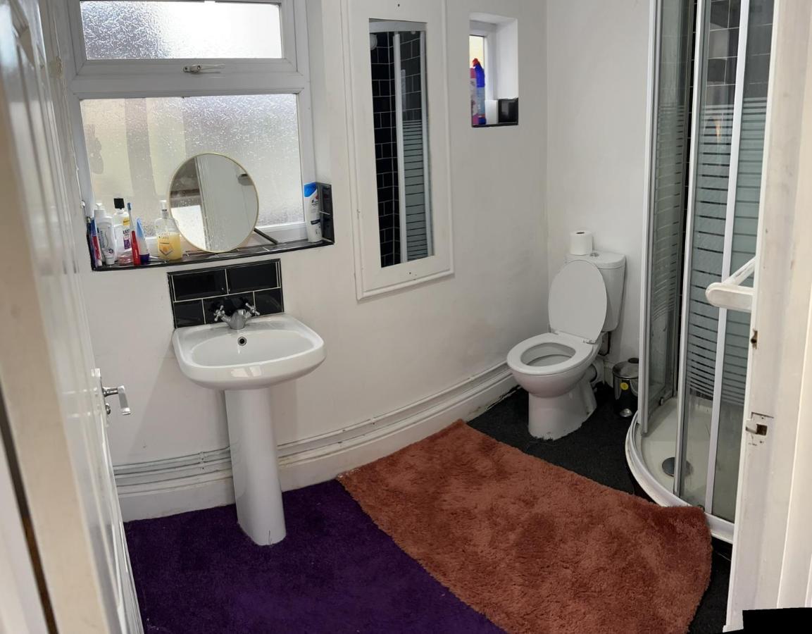 Bed and Breakfast Wolves Living Bushbury Екстер'єр фото